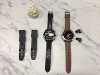 Montre connectée 2026 à succès avec écouteurs intégrés, étanche IP67, montre de sport fitness à écran tactile complet, bracelet en gel de silice, chargement magnétique double