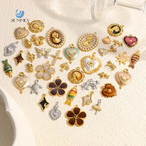 SUMMLY Venta al por mayor de dijes de moda con formas de camé, flor, corazón, pez y animales, de acero inoxidable chapado en oro de 18K, colgantes DIY para joyería de moda - Product Image 1