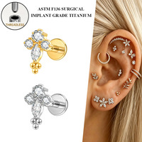 Boucles d'oreilles clous en titane G23 sans filetage Freya pour femme, piercing labret à dos plat pour tragus, hélix et cartilage