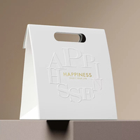 Sac cadeau en papier recyclable multi-tailles avec logo personnalisé en relief, poignée découpée, emballage de luxe pour vêtements de détail