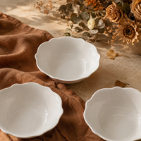 Collection de vaisselle blanche JQY, ensemble de plats en porcelaine, assiettes et bols à bord festonné en porcelaine fine pour hôtels, restaurants et traiteurs