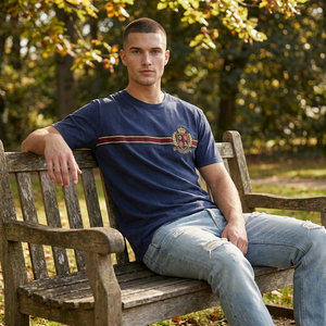 T-Shirt Varsity Retrò da Uomo OEM ODM, Blu Navy con Logo Ricamato, Maglietta Casual in Cotone - Product Image 3