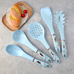双酚a免费厨房用品<span class=keywords><strong>5</strong></span>件撇油器勺抹刀镀金蓝色烹饪硅胶餐具套装 - Product Image 1