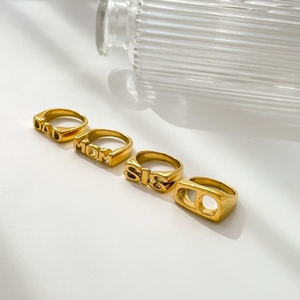 Anillo de Letras de Moda con 6 Diseños: MAMÁ, PAPÁ, HERMANA, HERMANO, FAMILIA, Anillo con Baño de Oro de 18K PVD, Anillo Estampado para Mujer, Joyería de Acero Inoxidable - Product Image 5
