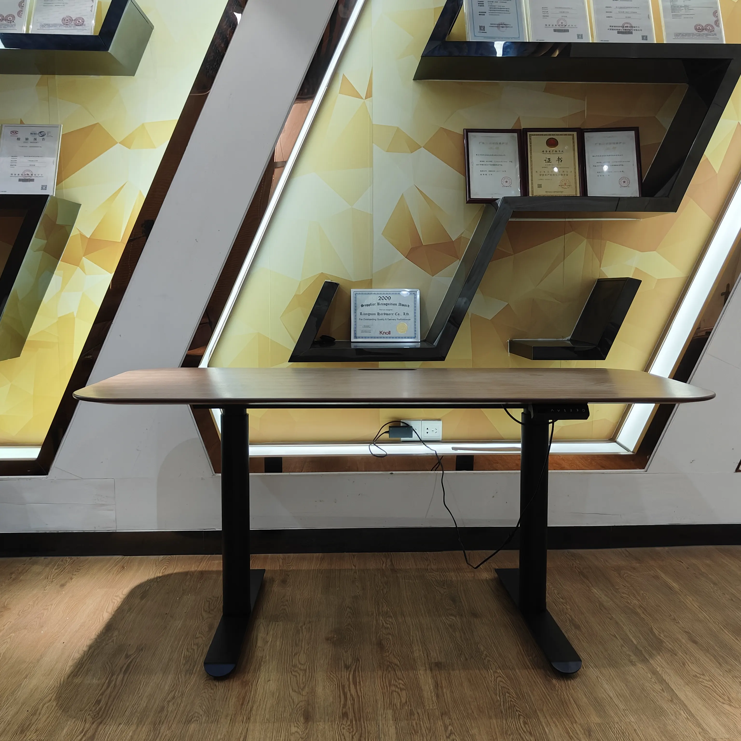 Lifting-Tisch Innovation Stehend einstellbarer Schreibtisch einstellbare Höhe Computer-Lifting-Tisch für Büro