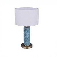 Lampe de table moderne en laiton pour salon, chambre et bureau, avec abat-jour en verre bleu et blanc, style hôtelier décoratif Alison