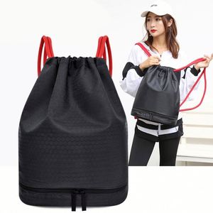 Sac à dos à cordon de serrage unisexe, sac de sport noir en polyester, grande capacité, imperméable, motif géométrique, sangles en corde rouge - Product Image 1
