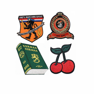 Insignes à repasser personnalisés lettres en patch floral haute densité lettres personnalisées logo brodé patch de broderie à <span class=keywords><strong>coudre</strong></span> en 3D - Product Image 3