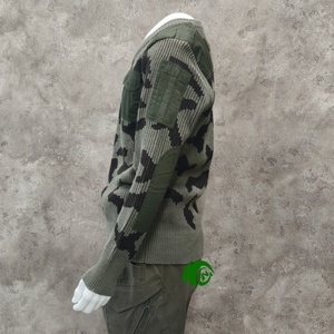 เสื้อสเวตเตอร์คอวีลายพรางถักสำหรับผู้ชาย แขนยาว ทนทาน เหมาะสำหรับการเดินป่า ตั้งแคมป์ และกิจกรรมกลางแจ้งทางยุทธวิธี - Product Image 2