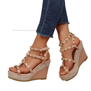 Sandales compensées à rivets pour femmes, style européen et américain, nouvelle collection été, plateforme à semelle épaisse, bout ouvert, style romain, vente en gros - Product Image 5