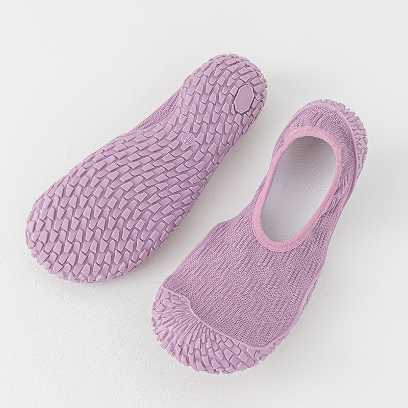 Semelle antidérapante Kiky, motif requin à dents violettes.