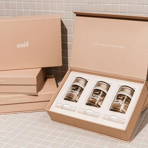 Scatola Regalo Magnetica di Lusso in Cartone Rigido Personalizzata con Logo per Cosmetici e Profumi - Product Image 5