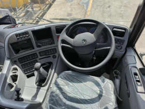 Used Oil <b>Tanker</b> <b>Truck</b> 4x2 251-350hp 15001-30000L Capacity 3300mm Diesel Manual Transmission 6-Speed 4.4-6L Engine 41-50t Load - Product Image 3