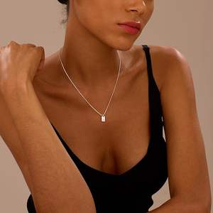 สร้อยคอจี้ตัวอักษรสลักชื่อส่วนตัวสำหรับผู้หญิง สร้อยคอจี้ตัวอักษรชื่อทำจากสแตนเลสชุบเงินอย่างดี เหมาะสำหรับเป็นของขวัญ - Product Image 3