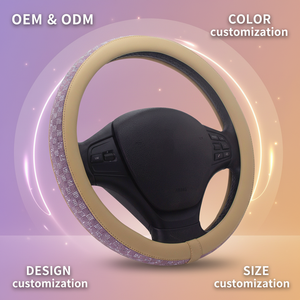 Housse de volant de <span class=keywords><strong>voiture</strong></span> universelle en cuir PU à carreaux et strass, en peluche courte, antidérapante et légère pour voitures - Product Image 1