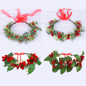 Couronnes de Noël en tissu et <span class=keywords><strong>fleurs</strong></span> artificielles, avec fruits rouges, pour filles et femmes, idéales pour les fêtes et mariages - Product Image 1