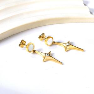 Vente en gros de bijoux en lot mixte, boucles d'oreilles pour femmes, étoile à quatre branches, diamant blanc, acier inoxydable, plaqué or 18 carats - Product Image 3