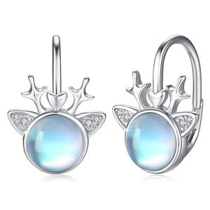 Eleganti Orecchini a Perno a Forma di Cervo in Argento 925 con Cristalli e Strass, Design Animale Carino per l'Uso Quotidiano Femminile - Product Image 1