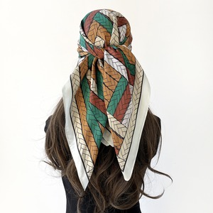 Élégant foulard en soie à imprimé floral, forme carrée, accessoire de mode pour femmes, toutes saisons, multifonctionnel, motif vert, jaune, bleu - Product Image 6