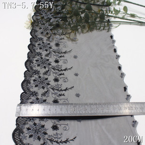 Dentelle brodée en tulle noir doux de luxe de 20 cm avec motif flocon de neige bicolore pour accessoires de robe - Collection Noël - Product Image 2