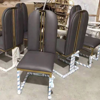 Chaise de salle à manger en métal doré pour hôtel, chaise de salle à manger de luxe pour mariage, chaise de salle à manger moderne en cuir blanc à vendre