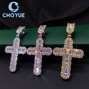 Colgante de Plata de Ley 925 Personalizado de Fábrica con Cruz de Moissanita y Corte Baguette para Hombre, Amuleto Hip Hop de Corte Redondo para Hombre, Pasa el Test de Diamantes GRA - Product Image 3