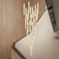 Lustres ronds modernes de luxe à LED scintillants et longs en cristal pour plafonds hauts, idéaux pour les halls d'hôtels et les escaliers