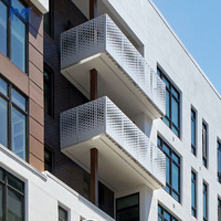 Balustrades et main courante en aluminium Balustre en métal Clôture moderne Intérieur Mme Parapet Tuyau carré Conception Ciment Balcon Garde-corps Hauteur