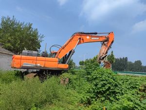 Excavadora de cadenas Doosan DX520 original pintada, fabricada en Corea del Sur, certificada por la EPA, con motor de 265KW, capacidad de cazo de 2.2m3, EURO5 - Product Image 4