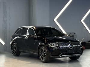 Mercedes-Benz GLC260 <span class=keywords><strong>L</strong></span> Usata del 2021, SUV di Lusso Automatico in Pelle, Elettrico, 5 Porte, 5 Posti, a Benzina - Product Image 3