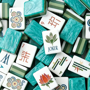 Jeu de tuiles de mahjong américaines en acrylique rose personnalisé, style portable sur mesure pour 4 joueurs avec motifs Joker et Dragon - Product Image 4