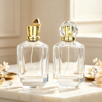 Vente en gros de flacons de parfum carrés en verre vides de haute qualité de 100 ml avec bouchon doré, pulvérisateur à pompe, emballage imprimé à l'écran