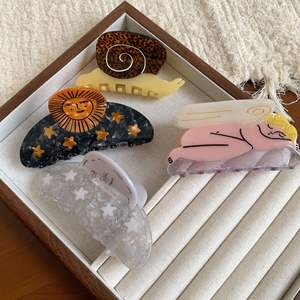 Pinzas de Pelo de Acetato con Diseño de Dibujos Animados, Pinza de Pelo con Forma de Girasol, Estrella, Caracol y Tiburón para Mujer - Product Image 1