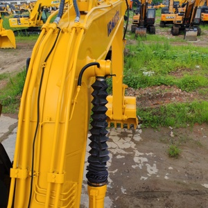 รถขุดไฮดรอลิกแบบตีนตะขาบ Komatsu PC130 มือสอง น้ำหนัก 13 ตัน เครื่องยนต์เดิม อุปกรณ์หนักสำหรับงานก่อสร้างถนนและงานดิน - Product Image 6