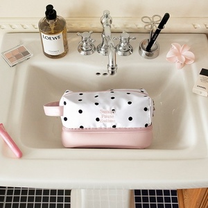 Bolsa de Maquillaje Rosa al por Mayor, Hermosa Bolsa de Aseo para Mujer con Diseño a Rayas, Bolsa de Viaje de Gran Capacidad con Logotipo Bordado y Cierre de Cremallera - Product Image 4