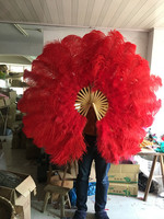 Très grand éventail dansant en plumes d'autruche pour décoration de fête de robe de mariage