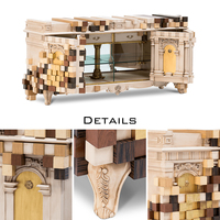Meuble de salon/salle à manger élégant et contemporain avec intérieur en verre fumé et laiton plaqué or
