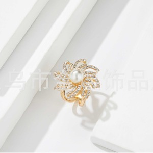Hebilla para Bufanda con Diseño de Flor de Perlas y Diamantes de Imitación Estilo Europeo, con Diseño Antideslizante, Accesorio de Moda para Mujer - Product Image 3