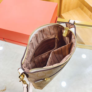 Sac à bandoulière pour femme, nouveau style européen, imprimé, grande capacité, en PU, sac messager luxueux de style français rétro.702 - Product Image 2