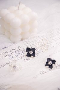 Boucles d'oreilles pendantes en argent style bohème français, motif fleur noire émaillée, petites fleurs, bijoux de mode - Product Image 6