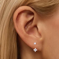 Boucles d'oreilles clous ajustables en argent sterling S925 avec pierre de moissanite, motif fleur à quatre feuilles, pièce unique