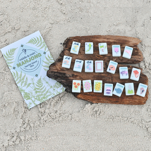 Jeu de Mahjong américain inspiré de la côte sud, avec tuiles Barrier Island – 160 tuiles en acrylique, peintes à la main et gravées, blanches - Product Image 2