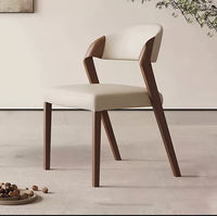 Chaise de salle à manger en bois moderne très vendue, en cuir, minimaliste, douce et confortable, design luxueux pour la maison, l'hôtel ou la villa.