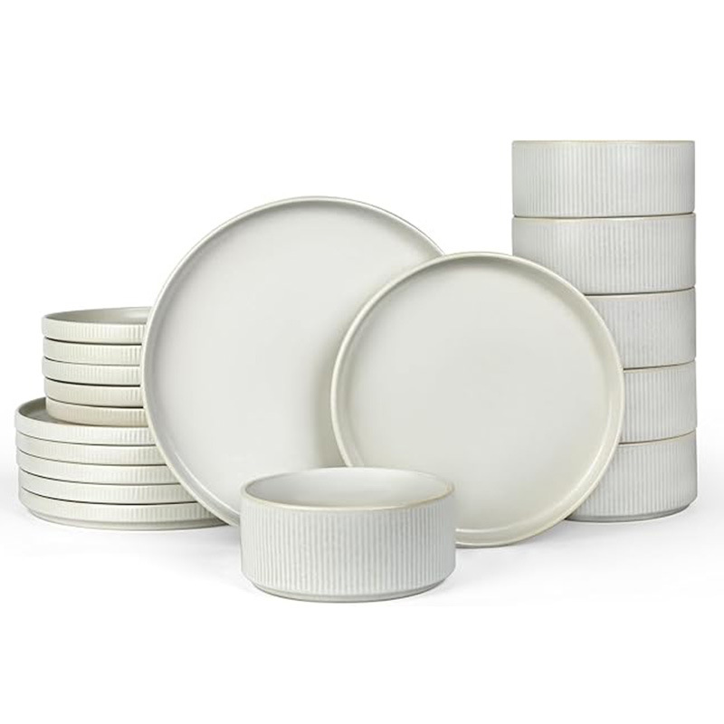 Ensemble de 18 pièces en relief blanc avec défauts mineurs