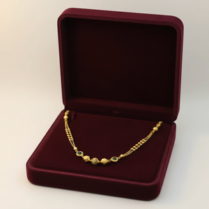 Collier en or jaune avec stations de pierres précieuses vert émeraude et perles en filigrane doré sophistiqué, bijoux raffinés pour femmes - Product Image 3