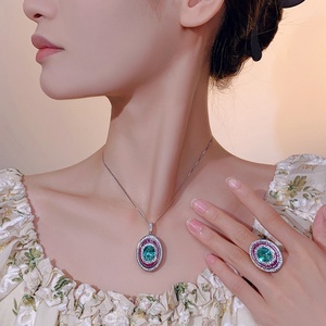 ชุดสร้อยคอทองแดงรักษ์โลกประดับเพทายสีเขียวขนาด 10-12 มม. พร้อมจี้รูปวงแหวน ดีไซน์เรียบง่ายสำหรับงานแต่งงาน ขายส่งจากโรงงาน - Product Image 6