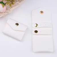 Emballage de luxe élégant, pochette en microfibre 5*6 cm, fermeture à bouton, impression sérigraphique, 6 couleurs disponibles, pliée pour bagues et boucles d'oreilles