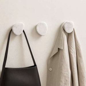Perchero de Pared de Mármol Natural de Diseño Personalizado para Dormitorio de Hotel y Espacio de Estar - Product Image 5