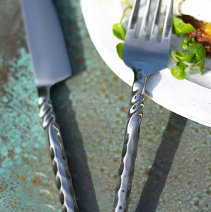 Couverts en acier inoxydable de haute qualité forgés à la main-Ensemble de salle à manger durable de 4 pièces Ustensiles modernes pour des repas élégants - Product Image 6