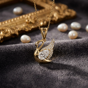Exclusivo Colgante de Cisne Elegante con Moissanita Plateada, Corte Brillante en Forma de Pera, Piedras de 6x4mm, Joyería Fina - Product Image 2